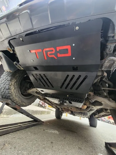 Protector de cárter — trabajo realizado por A&T