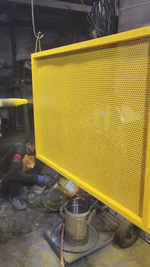 Aplicación de pintura electrostática en cabina